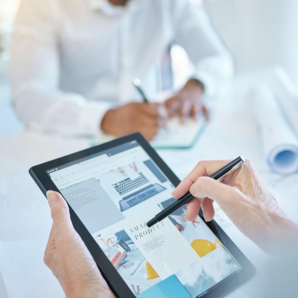 Hand bedient Tablet mit Stift